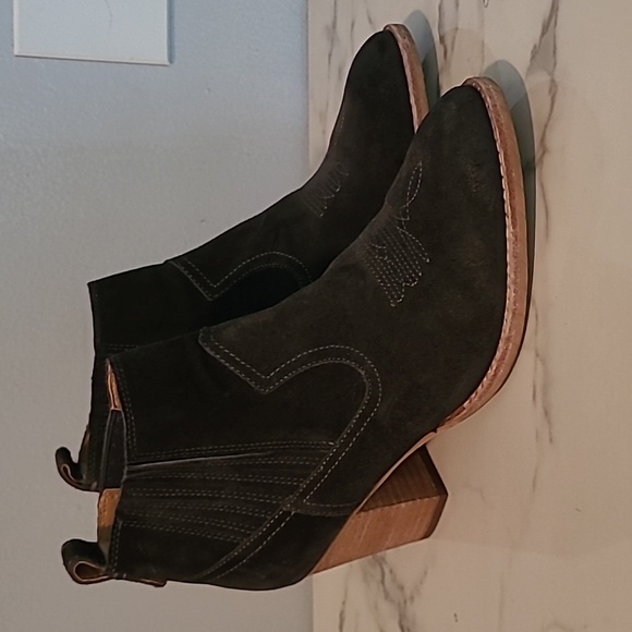 Dolce Vita Jones Dark Gray Suede Leather Chelsea Western Ankle Booties Wmn 9.5 - Picture 2 of 16